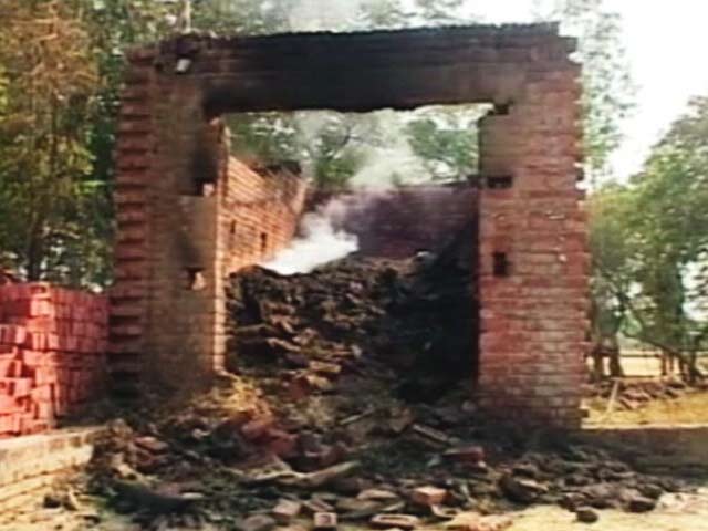 Videos : ग्राउंड रिपोर्ट : सहारनपुर के शब्बीरपुर गांव में हिंसा के बाद तनाव