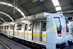 दिल्ली मेट्रो में सफर करना हुआ महंगा, बढ़ा किराया दिल्ली मेट्रो में सफर करना हुआ महंगा, बढ़ा किराया