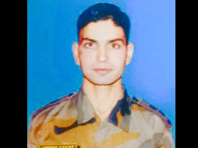 Video : Bullet-Riddled Body Of Army Officer Found In Jammu And Kashmir's Shopian