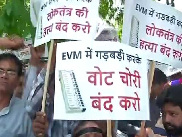 AAP Workers Show Up Outside Election Commission Office, Ramp Up Anti-EVMs Protest