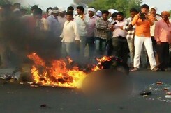 In Shocking Video, Burning Man Didn't Stop Traffic On Maharashtra Highway In Shocking Video, Burning Man Didn't Stop Traffic On Maharashtra Highway