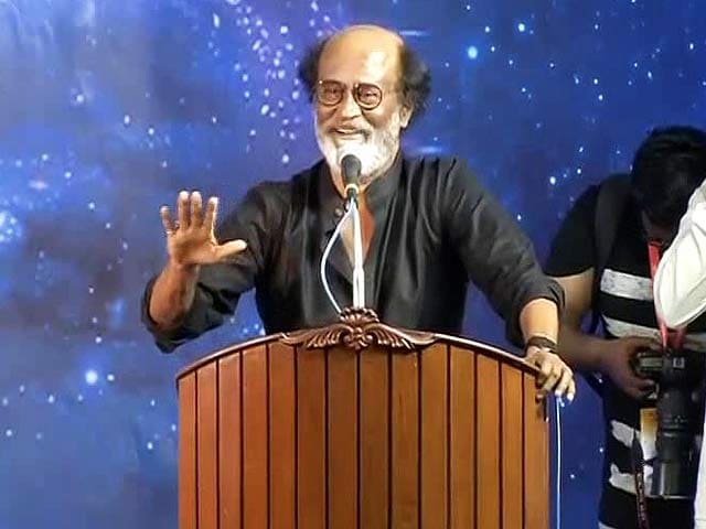 Video : Rajinikanth Meets His Fans After 9 Years