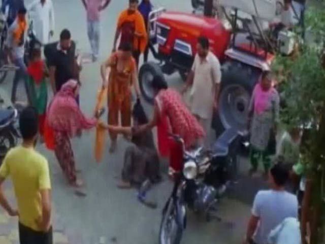 विदेश भेजने का झांसे में लाखों गंवा बैठा शहीद का भाई, थाने के सामने एजेंट ने की पिटाई