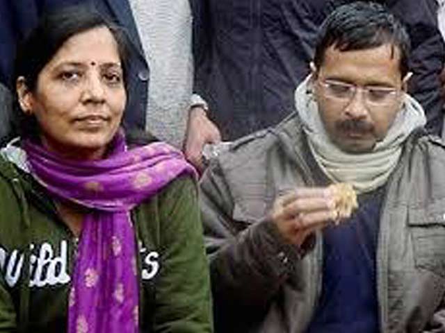 अरविंद केजरीवाल की पत्नी ने कपिल मिश्रा को सुनाई खरी-खोटी, कपिल ने दिया जवाब