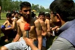 जम्मू-कश्मीर : कुलगाम में पुलिस भर्ती के दौरान उमड़े नौजवान जम्मू-कश्मीर : कुलगाम में पुलिस भर्ती के दौरान उमड़े नौजवान