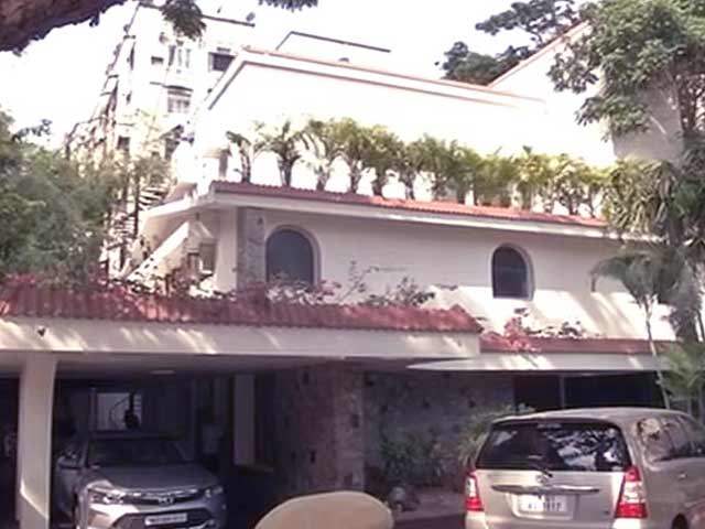 कांग्रेस नेता पी चिदंबरम और उनके बेटे के घरों पर CBI के छापे