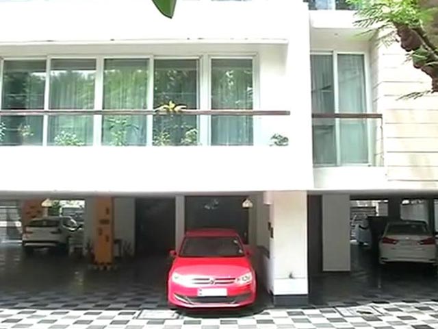 चिदंबरम के बेटे के घर सीबीआई के छापे, मामला विदेशी निवेश से जुड़ा