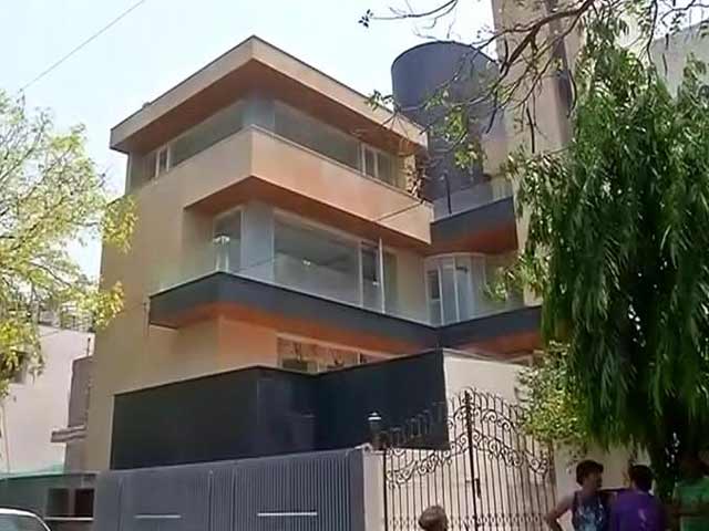 इंडिया 8 बजे : लालू के बेनामी ठिकानों पर इनकम टैक्‍स के छापे