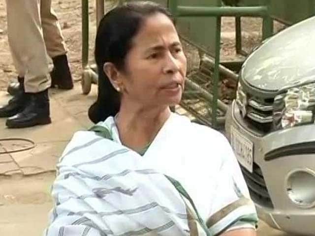 Video : 'We Will Be There,' Mamata Banerjee Tweets Lalu Yadav Amid Tax Raids