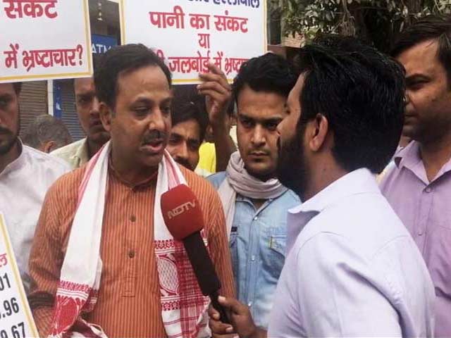 MLA पंकज पुष्कर फिर AAP सरकार के खिलाफ, बोले- पानी की समस्या के लिए जल बोर्ड दोषी MLA पंकज पुष्कर फिर AAP सरकार के खिलाफ, बोले- पानी की समस्या के लिए जल बोर्ड दोषी