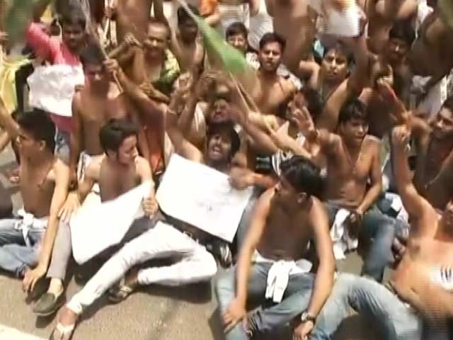 Videos : GOOD EVENING इंडिया : RJD कार्यकर्ताओं ने पटना में BJP दफ़्तर पर किया पथराव