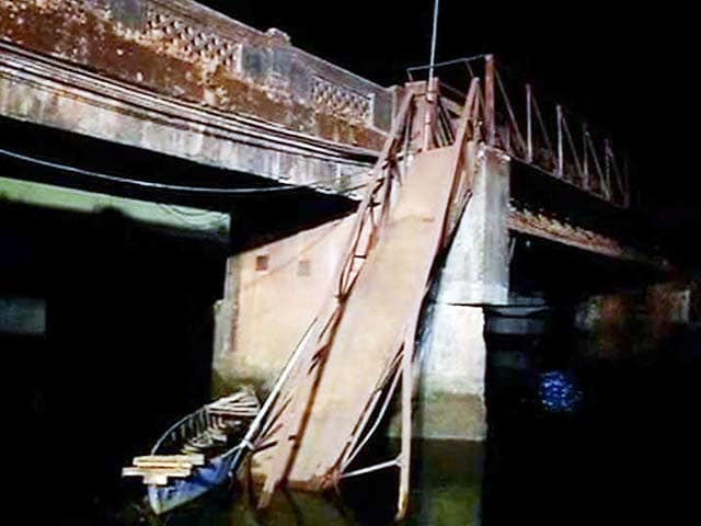 Video : गोवा में नदी पर बना पुल ढहा, 1 की मौत, कई लापता