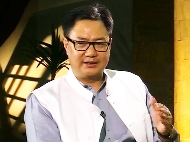 दुख की बात है सुरक्षाबलों को अपने ही देश में ऐसा बर्ताव झेलना पड़ता है : किरेन रिजीजू