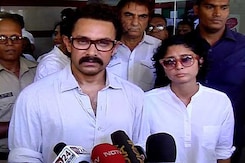 Aamir Khan Rushes to Pay His Last Respects to Veteran Actress Reema Lagoo Aamir Khan Rushes to Pay His Last Respects to Veteran Actress Reema Lagoo