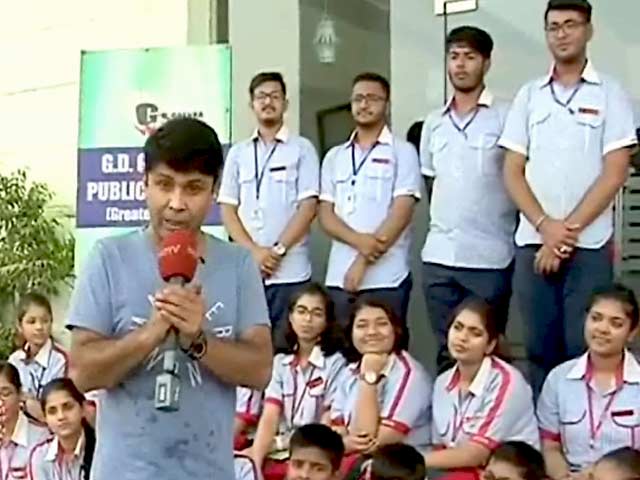 RJ Naved Of Radio Mirchi Lends His Support To Behtar India Campaign