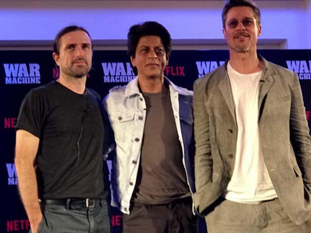 Video : Brad Pitt Learns From Shah Rukh Khan Just How Easy Dancing Is