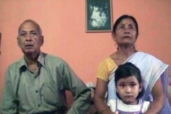 मेजर गोगोई को सम्मानित किए जाने के बाद परिजन और गांव के लोग खुश मेजर गोगोई को सम्मानित किए जाने के बाद परिजन और गांव के लोग खुश