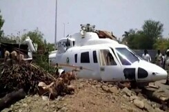 Devendra Fadnavis' Chopper Crash-Lands In Latur. We Are Safe, He Tweets Devendra Fadnavis' Chopper Crash-Lands In Latur. We Are Safe, He Tweets