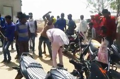 कैमरे में कैद : अजमेर में गुरुद्वारे के सेवादारों की पिटाई कैमरे में कैद : अजमेर में गुरुद्वारे के सेवादारों की पिटाई