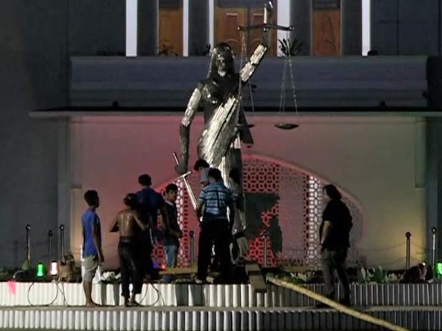 'Un-Islamic' Lady Justice Statue Removed In Dhaka, Hardliners Want All Idols To Go