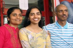 CBSE की टॉपर रक्षा गोपाल और उनके माता-पिता से खास बातचीत CBSE की टॉपर रक्षा गोपाल और उनके माता-पिता से खास बातचीत