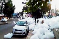 Foam Back In Strength In Bengaluru's Varthur Lake, Sprays Motorists Foam Back In Strength In Bengaluru's Varthur Lake, Sprays Motorists