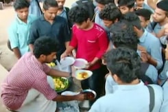 केरल : बछड़ा काटे जाने के वीडियो पर घिरी कांग्रेस केरल : बछड़ा काटे जाने के वीडियो पर घिरी कांग्रेस