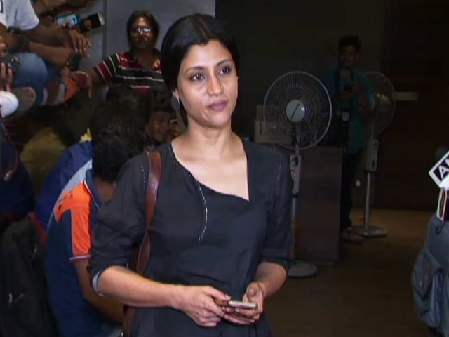 B-Town Stars Step Out To Watch Konkana's Film