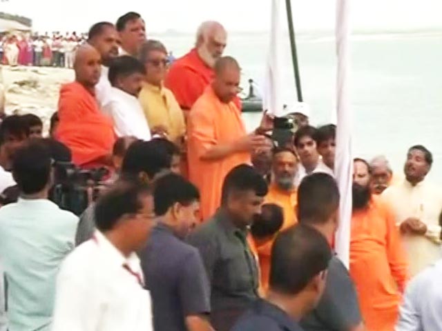 In Ayodhya, Yogi Adityanath Offers Prayers At Makeshift Ram Temple