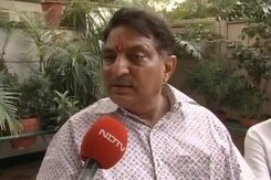 Peacocks Don't Have Sex, Says Judge Who Recommended Cow As National Animal Peacocks Don't Have Sex, Says Judge Who Recommended Cow As National Animal