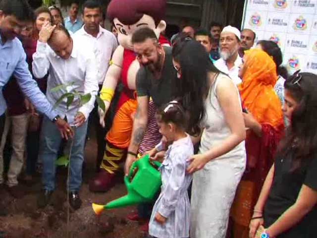 Sanjay Dutt & Manyata Support 1000 Tree Plantation
