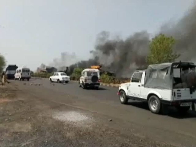 MoJo: मंदसौर में किसानों पर फायरिंग के बाद कर्फ्यू