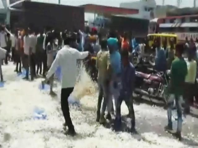 इंडिया 8 बजे : मध्य प्रदेश में हिंसक हुआ किसान आंदोलन