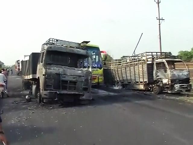 Videos : इंडिया 8 बजे : मंदसौर में बेकाबू हुए हालात