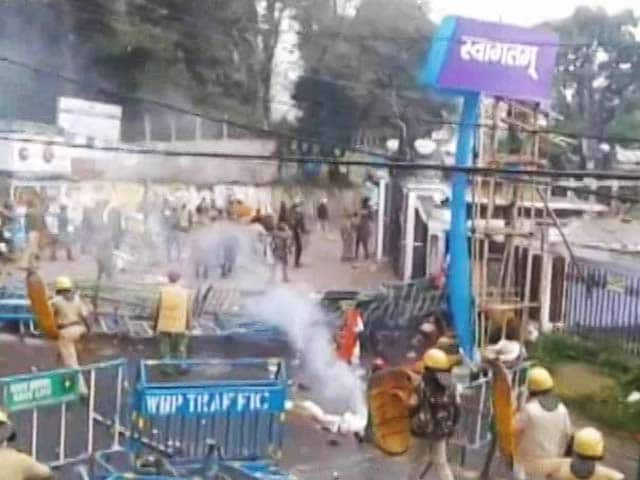 Video : Army Called in Darjeeling After Gorkha Janmukti Morcha Activists Clash With Police