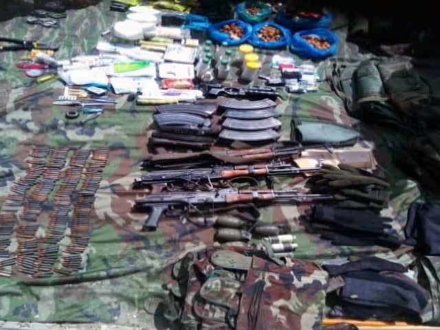 नौगाम : आतंकियों के पास मिले सामान पर लिखा है पाकिस्तान डिफेंस फोर्सेज