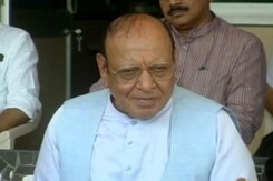 Am 'Presently' With Congress: Shankersinh Vaghela Isn't Placated Am 'Presently' With Congress: Shankersinh Vaghela Isn't Placated