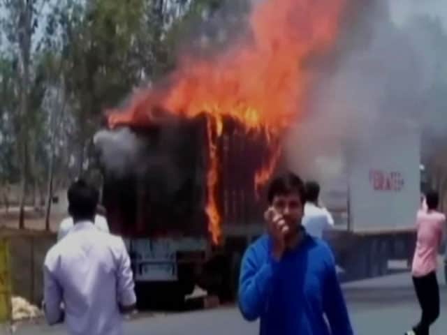 Videos : बड़ी ख़बर : मध्य प्रदेश में हिंसा भड़काने के पीछे कांग्रेस का हाथ?