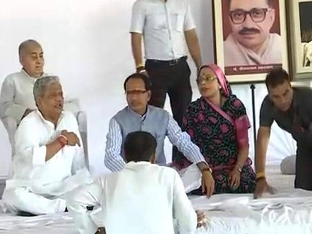 Video : Shivraj Singh Begins 'Peace' Fast Today As Farmers Call For 'Action'