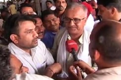 अनशन पर बैठे शिवराज ने कहा- किसानों के बिना प्रदेश आगे नहीं बढ़ सकता अनशन पर बैठे शिवराज ने कहा- किसानों के बिना प्रदेश आगे नहीं बढ़ सकता