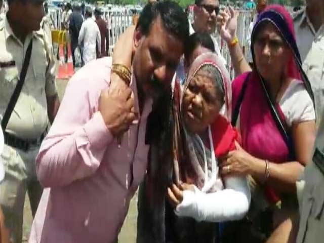 Video : 80-Year-Old Says Cops Beat Her, Wasn't Allowed To Meet Shivraj Chouhan