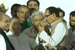 Shivraj Chouhan Ends Fast With Coconut Water, Promises For Farmers Shivraj Chouhan Ends Fast With Coconut Water, Promises For Farmers