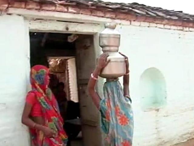 Video : बूंद-बूंद पानी को तरसता बुंदेलखंड, इलाके के ज़्यादातर कुएं, हैंडपंप सूखे