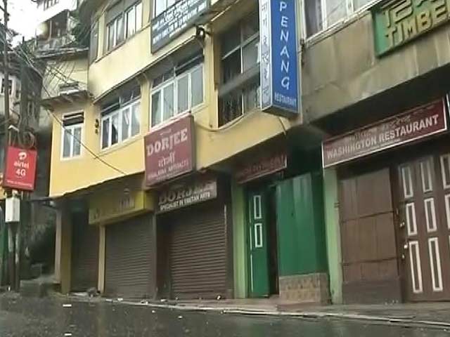 दार्जीलिंग बंद : GJM के बेमियादी बंद के खिलाफ ममता सरकार का सख्‍त रुख