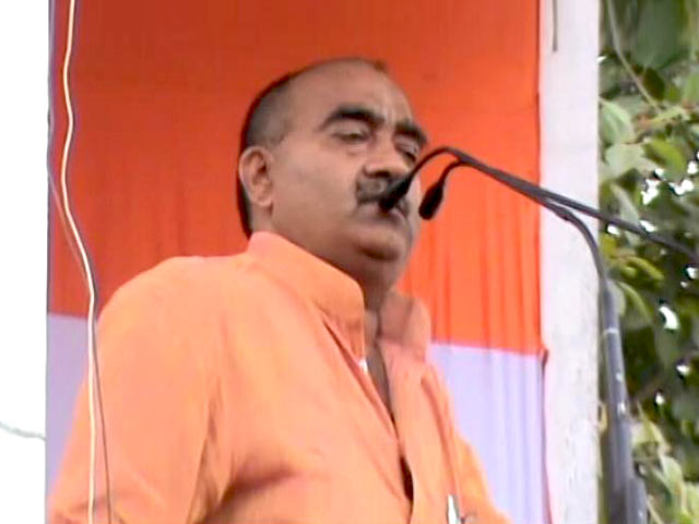 MP कांग्रेस नेता के विवादित बोल- ''राहुल भैय्या के नेतृत्‍व में किसान सरकार के ऊपर गोली चलाएगा''