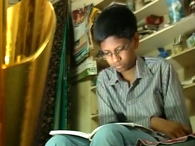 He Made <i>Samosas</i> With His Father, Has Ranked 64th In JEE