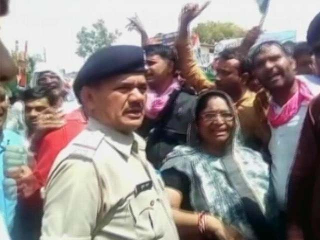 Videos : किसानों को भड़काने के आरोप में कांग्रेस की विधायक के खिलाफ केस दर्ज
