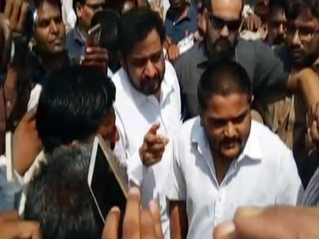 मंदसौर जा रहे हार्दिक पटेल को हिरासत में लिया गया