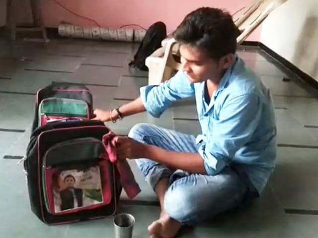 Video : Akhilesh Yadav's 'Hidden Face' On School Bags In Gujarat Baffles Many