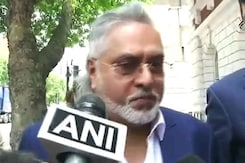 प्रत्यर्पण मामले में विजय माल्या को मिली 4 दिसंबर तक जमानत प्रत्यर्पण मामले में विजय माल्या को मिली 4 दिसंबर तक जमानत